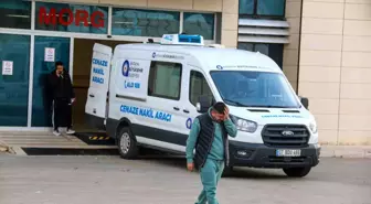 Antalya'da 3 Çocuğun Annesi Eşini 17 Yerinden Bıçaklayarak Öldüren Koca Tutuklandı