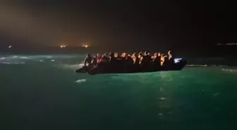 Çanakkale'de Arızalanan Botla Kurtarılan 43 Düzensiz Göçmen