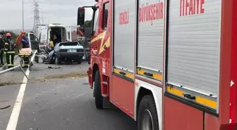 Denizli'de otomobil aydınlatma direğine çarptı: 3 yaralı