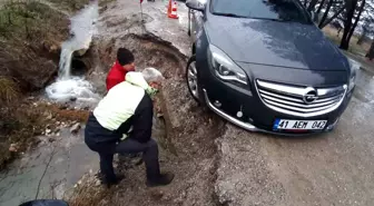 Bolu'da Otomobil Şarampole Devrilmekten Son Anda Kurtuldu