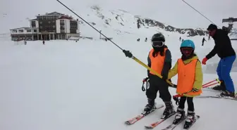 Hakkari'deki Merga Bütan Kayak Merkezi'nde Yarıyıl Tatili Yoğunluğu