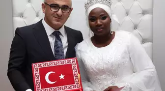 Rize'li Adam Mali'de Evlendi