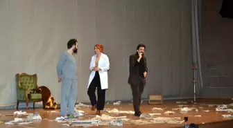 Muş Alparslan Üniversitesi Ücretsiz Tiyatro Günleri Etkinliği Sanatseverlerin İlgi Odağı