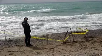 Antalya'da Sahilde Kimliği Belirsiz Erkek Cesedi Bulundu