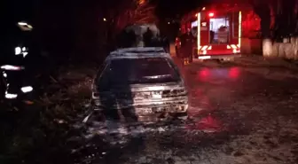 Edirne'de park halindeki otomobil alev alev yandı