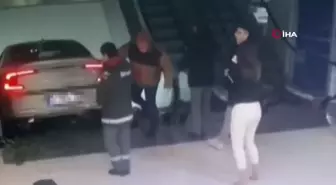Şişli'de Kanyon AVM'de Otomobilin Yürüyen Merdivene Daldığı Dehşet Anları