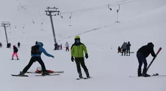 Van'da Abalı Kayak Merkezi'nde Yoğunluk