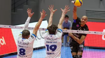 Halkbank, deplasmanda Arkas Spor'u 3-2 mağlup etti