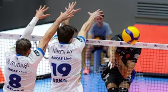 Halkbank, deplasmanda Arkas Spor'u 3-2 mağlup etti