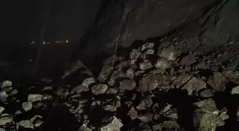 Yozgat'ta yağış nedeniyle grup köy yolunda heyelan meydana geldi