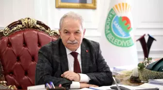 İlkadım Belediye Başkanı Necattin Demirtaş, çiçeklerle karşılandı