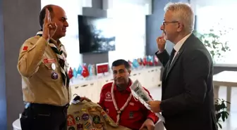 Çanakkale Kale Gençlik Derneği İzcileri Nilüfer Belediye Başkanı Turgay Erdem'i Ziyaret Etti
