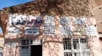 Eskişehir'de Esnafın Dostluk Temalı Duvar Yazıları İlgi Çekiyor