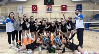 Bozüyük Belediyesi Yıldız Kız Voleybol Takımı Final Grubuna Yükseldi