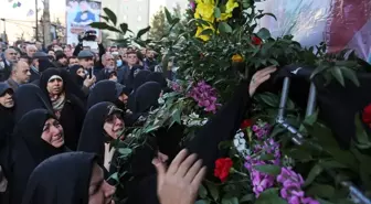 İsrail'in Şam'a saldırısında ölen İran Devrim Muhafızları için cenaze töreni düzenlendi