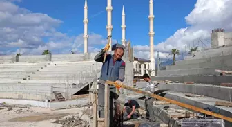 Antalya Büyükşehir Belediyesi Kumluca'ya Yeni Stadyum Kazandırıyor