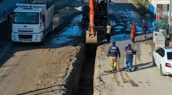 Kuşadası'nda Yağmur Suyu Hattı Çalışmaları Devam Ediyor