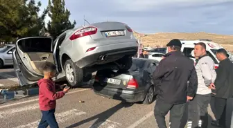 Mardin'de Otomobillerin Üst Üste Çıktığı Trafik Kazası