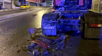 Arnavutköy'de Otomobil Kontrolden Çıkarak Tıra ve Başka Bir Otoya Çarptı