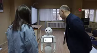 Otizmli çocuklar insansı robot 'Pepper' ile öğrenecek