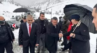 CHP Genel Başkanı Özgür Özel, Kamer Genç'i mezarı başında anıldığı törende konuştu