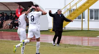 Menemen FK, liderle arasındaki puan farkını 8'e indirdi