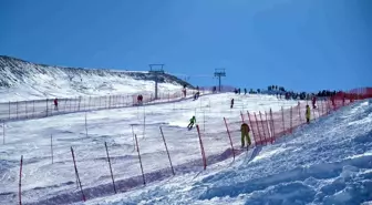 Ağrılı Kayakçılar Alp Disiplini ve Kayaklı Koşu Yarışmalarında Başarılı