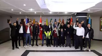 Ülkü Ocakları Nazilli İlçe Başkanı Fatih Özmen, Belediye Başkanı Özcan'ı ziyaret etti