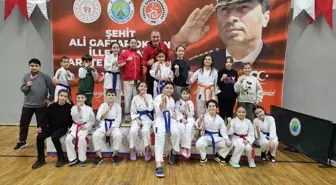 Biga Belediyesi Karate Kursu Öğrencileri Şampiyonadan Madalyayla Döndü