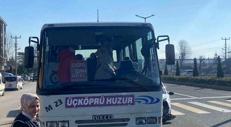 Düzce'de Minibüs ile Otomobil Çarpıştı