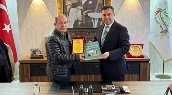 İslahiyet Ticaret Odası Başkanı Selahattin Türkmen'e plaket takdim edildi