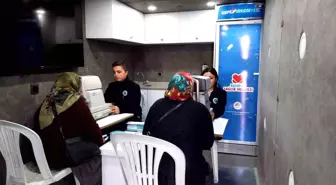 Kepez Belediyesi'nin Mobil Sağlık Merkezi ve Gezici Kütüphane Elmalı'da Hizmet Veriyor