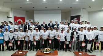 MESS, depremden etkilenen öğrencilere altın ödül verdi