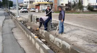Adıyaman Belediyesi Fen İşleri Müdürlüğü Refüj Düzenleme Çalışmalarına Devam Ediyor