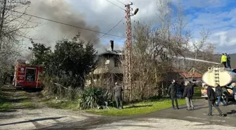 Samsun Ayvacık'ta Bir Ev Yangında Kullanılamaz Hale Geldi