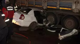 Şanlıurfa'da Otomobilin Tırın Altına Girdiği Kazada 3 Kişi Hayatını Kaybetti