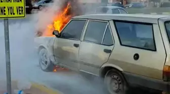 Sakarya'da Tofaş marka otomobil alevlere teslim oldu