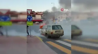 Seyir halindeki Tofaş alevlere teslim oldu