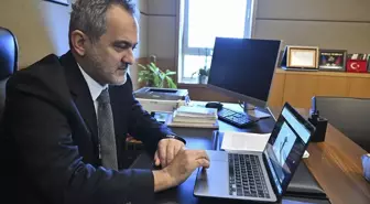 TBMM Milli Eğitim, Kültür, Gençlik ve Spor Komisyonu Başkanı Mahmut Özer, AA'nın 'Yılın Kareleri' oylamasına katıldı