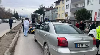 Tokat'ın Niksar ilçesinde otomobilin çarptığı yaya yaralandı