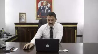 Tunceli Valisi Bülent Tekbıyıkoğlu, 2023'e damga vuran olaylara ait fotoğraflara oy verdi