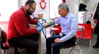 Yozgat Valisi ve valilik personeli Türk Kızılay'a kan bağışında bulundu