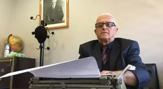 Emekli bekçi, arzuhalcilik mesleğini yaşatıyor