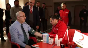 Adana'da Vatandaşlar Türk Kızılay Kampanyasına Destek İçin Kan Bağışında Bulundu