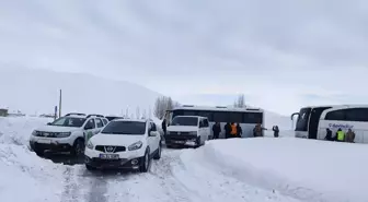 Ağrı-Van kara yolu kar ve tipi nedeniyle kapatıldı