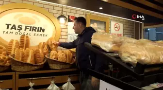 Balıkesirli fırıncı hem ucuz satıyor hem de askıda ekmek uygulamasını devam ettiriyor