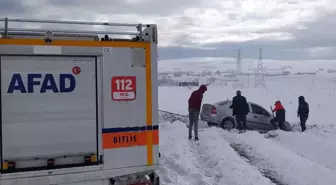 Bitlis'te tıra çarpan otomobilde 2 kişi hayatını kaybetti