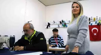 Depremde yıkılan iş yerlerinden sonra Cemre Güler, konteyner iş yerinde 7 kişiyi iş sahibi yaptı