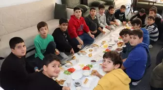 Finike Kaymakamı Gençlik Kampını Ziyaret Etti