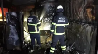 Hatay'da depremzede vatandaşların yaşadığı konteyner yanarak kullanılmaz hale geldi